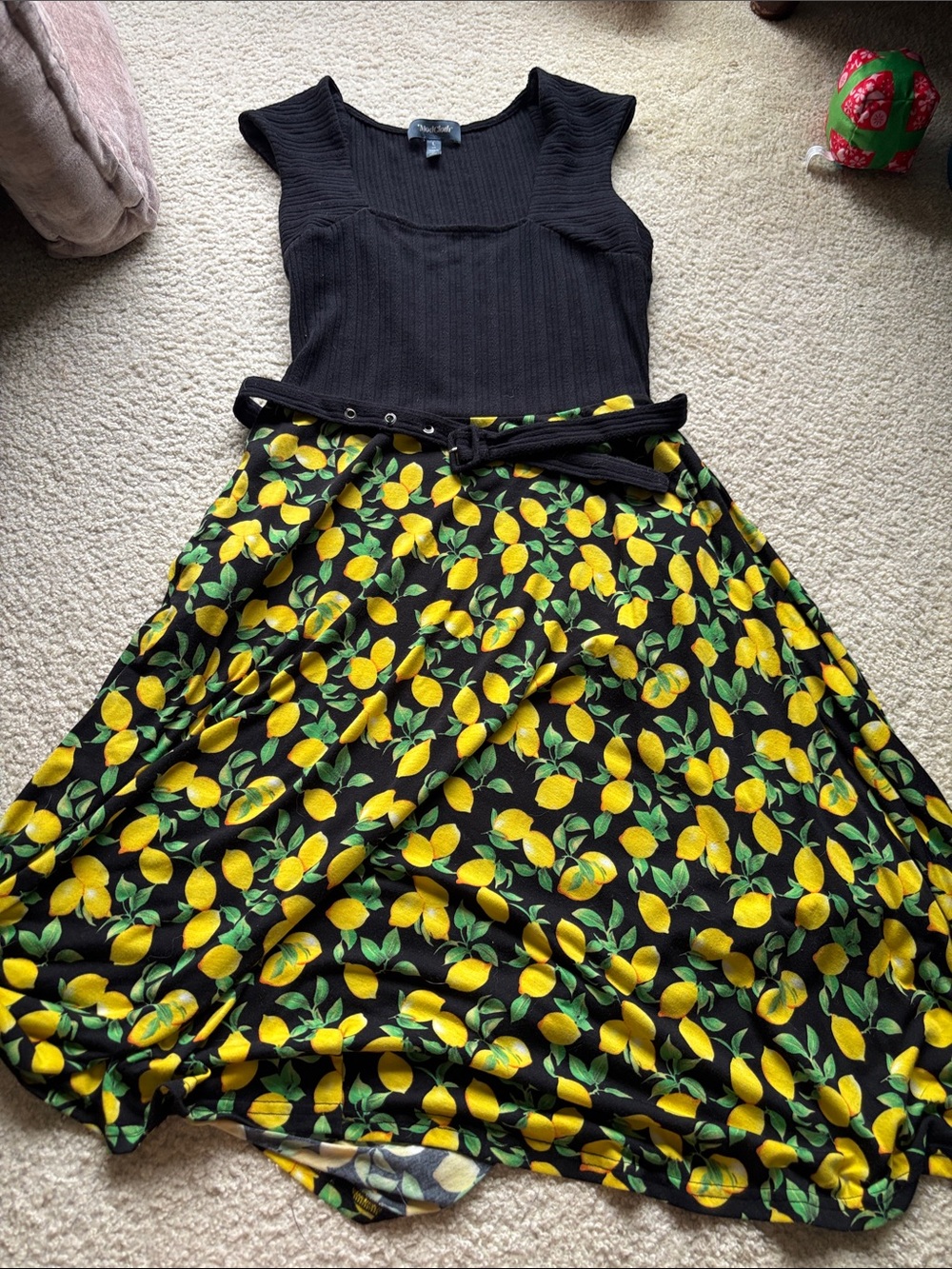 Black Lemon-Print A-Line Skirt with Black belt